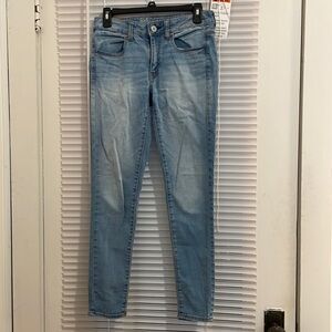 american eagle lightwash jeans!